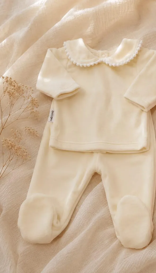 Conjunto Plush con Cuello Crudo